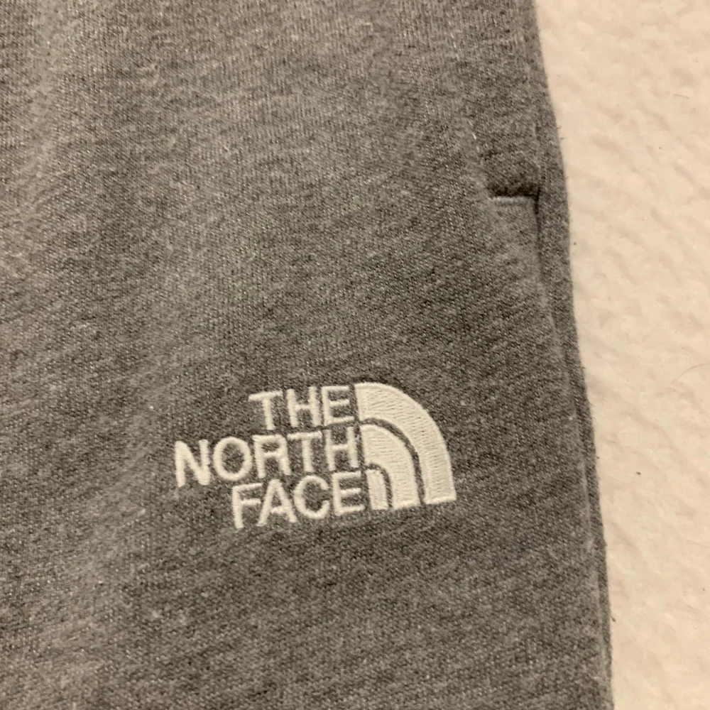 The North Face Circular Design Fleece Jogger Sweatpants Mens M 30x28 Gray A8CWY